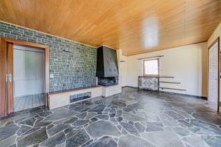 WE INVEST Sud-Luxembourg vous présente cette charmante maison 3 façades à rénover, pleine de potentiel, située dans un quartier calme à...