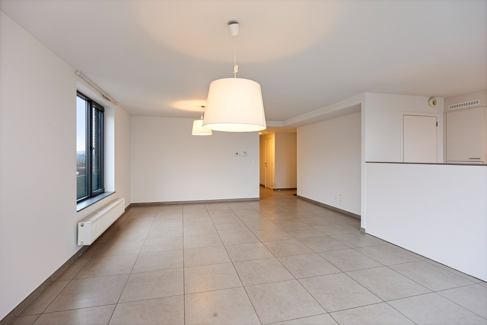 Ruim en lichtrijk appartement met 2 slaapkamers, terras en autostaanplaats vlakbij autostrade - EPC 108 kWh/m² - foto 4