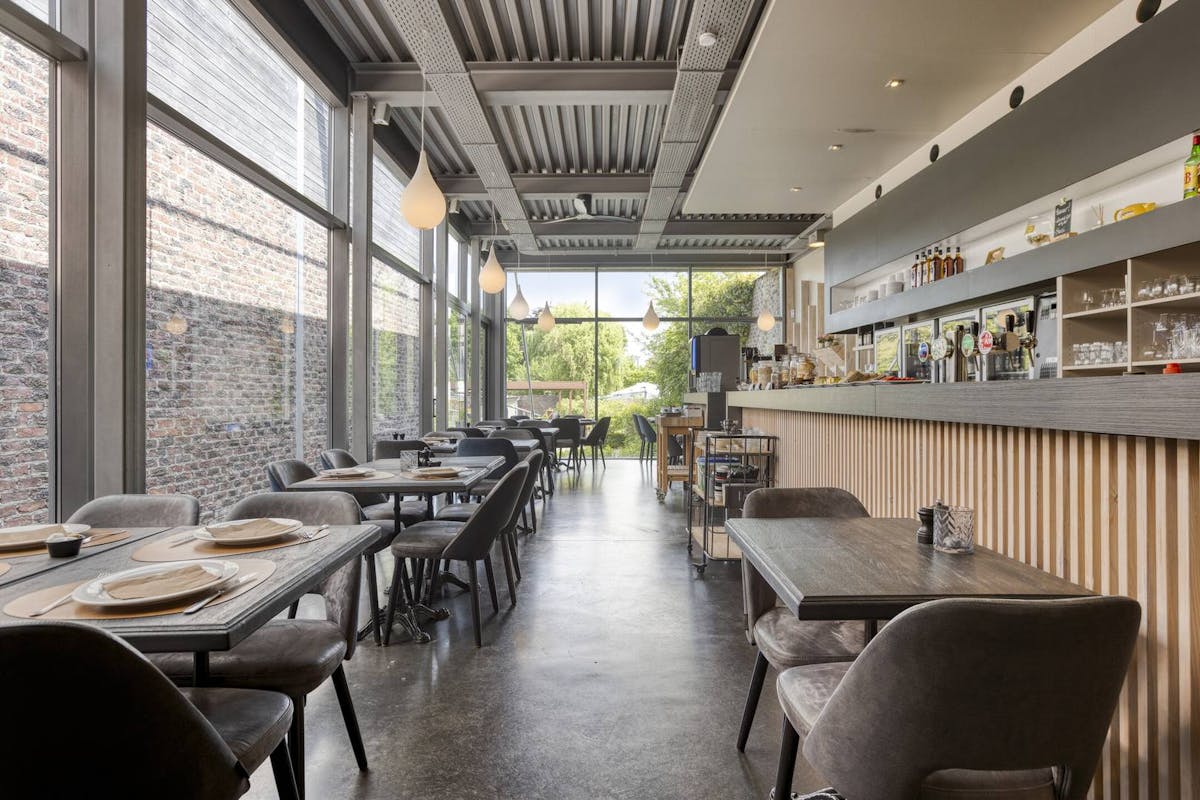 Veelzijdig gebouw te koop in de Veurnestraat in Poperinge - foto 2