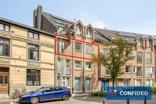 Voor wie op zoek is naar een woonst die hij volledig naar eigen smaak kan renoveren, is dit appartement met 2 slaapkamers in het hart van Tongeren...