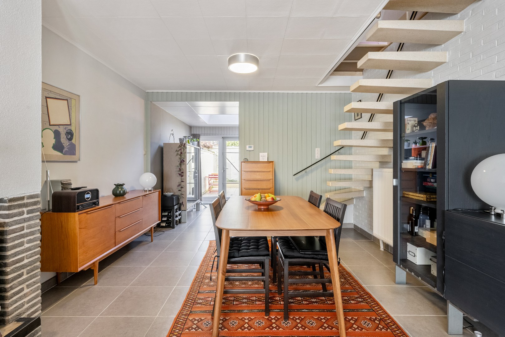 Gezellige rijwoning met charmante, zuidwest georiënteerde koer - foto 3