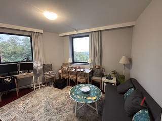 <p><strong>Zorgeloze Vastgoedinvestering in Leuven Centrum!</strong></p><p>Op zoek naar een veilige en rendabele investering zonder zorgen? Ontdek deze recente studio van 36m² in de prestigieuze residentie Waterview aan het Engels Plein in Leuven. Gelegen op de 9de verdieping met zicht over de Leuvense vaart. De gunstige locatie op slechts een paar minuten stappen van het station en het centrum van Leuven maakt deze studio uiterst aantrekkelijk voor studenten.</p><p>De studio biedt een open, lichte leefruimte met grote raampartijen, een volledig geïnstalleerde keuken en een privé badkamer met douche, lavabo en toilet. Dit maakt het niet alleen comfortabel, maar ook praktisch ingericht.</p><p>Wat deze investering echt zorgeloos maakt? Het volledige beheer wordt verzorgd door KU Leuven! Verhuur, onderhoud en administratie worden professioneel opgevolgd, wat jou verzekert van vaste huurinkomsten zonder gedoe.</p><p>Residentie Waterview bevindt zich in de levendige Vaartkom-buurt, waar recreatie, horeca, winkels en parken binnen handbereik zijn. Dit is een unieke kans om te investeren in een toplocatie met maximale verhuurbaarheid en minimale zorgen.</p><p>Mis deze kans niet! Neem vandaag nog contact op met Gilles Vastgoed via <strong>0468/486 127</strong> voor meer informatie of een bezichtiging.</p>