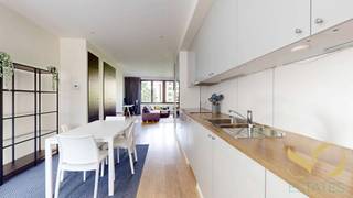 SINT-GILLIS – Gelegen op de 3de verdieping van een gerenoveerd gebouw zonder lift, in het hart van Sint-Gillis, biedt dit lichte en...