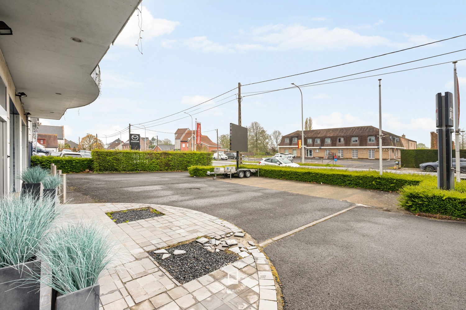 COMMERCIEEL PAND OP TOPLIGGING IN KUURNE NAAST CARDOEN EN MAZDA - foto 3