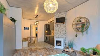 GEZELLIGE & GERENOVEERDE STUDIO MET SLAAPHOEK GELEGEN OP 75 METER VAN HET STRAND VAN DE PANNEBestaande uit living, open ingerichte keuken, slaaphoek...