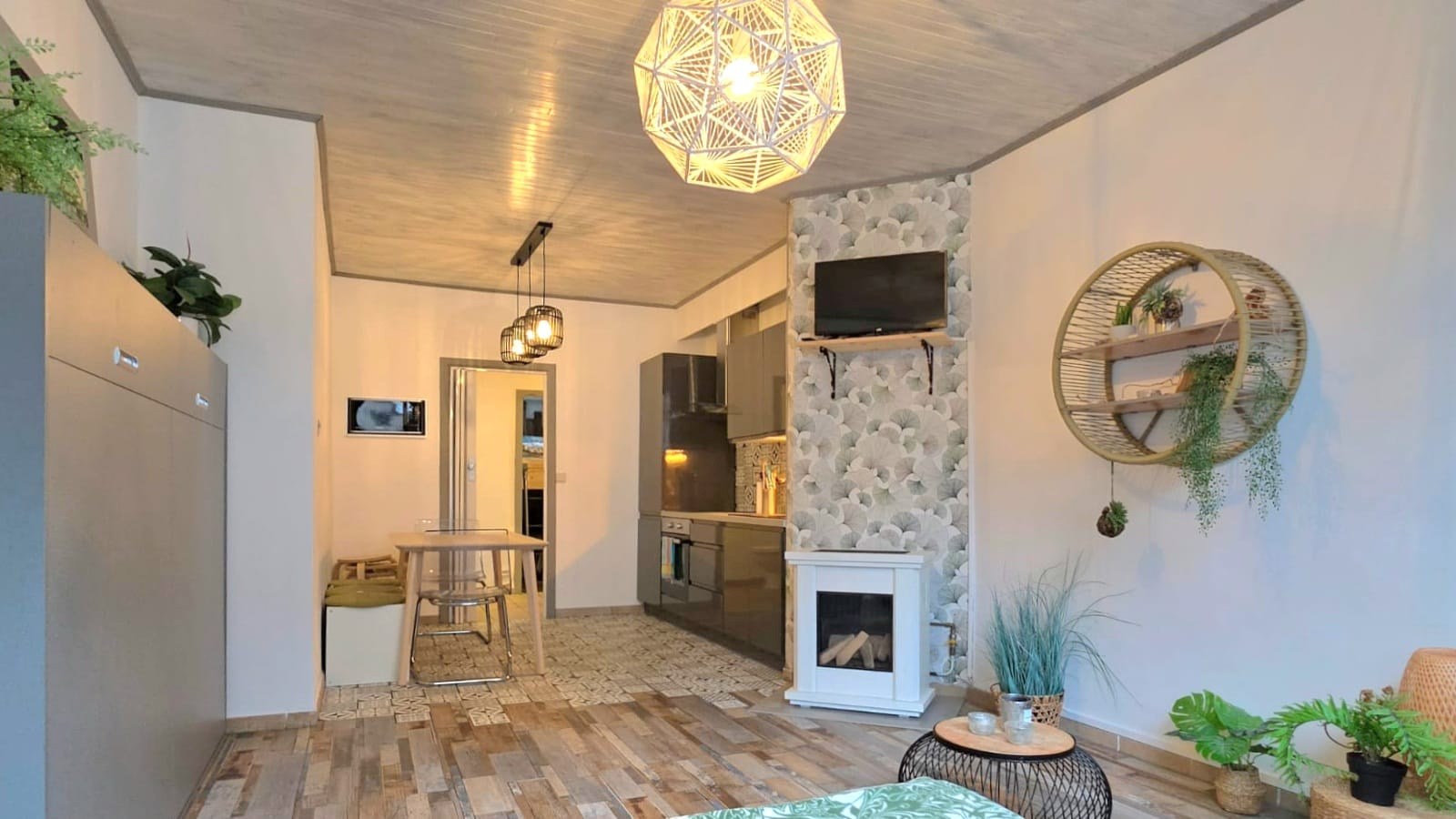 GEZELLIGE &amp; GERENOVEERDE STUDIO MET SLAAPHOEK GELEGEN OP 75 METER VAN HET STRAND VAN DE PANNE - foto 2