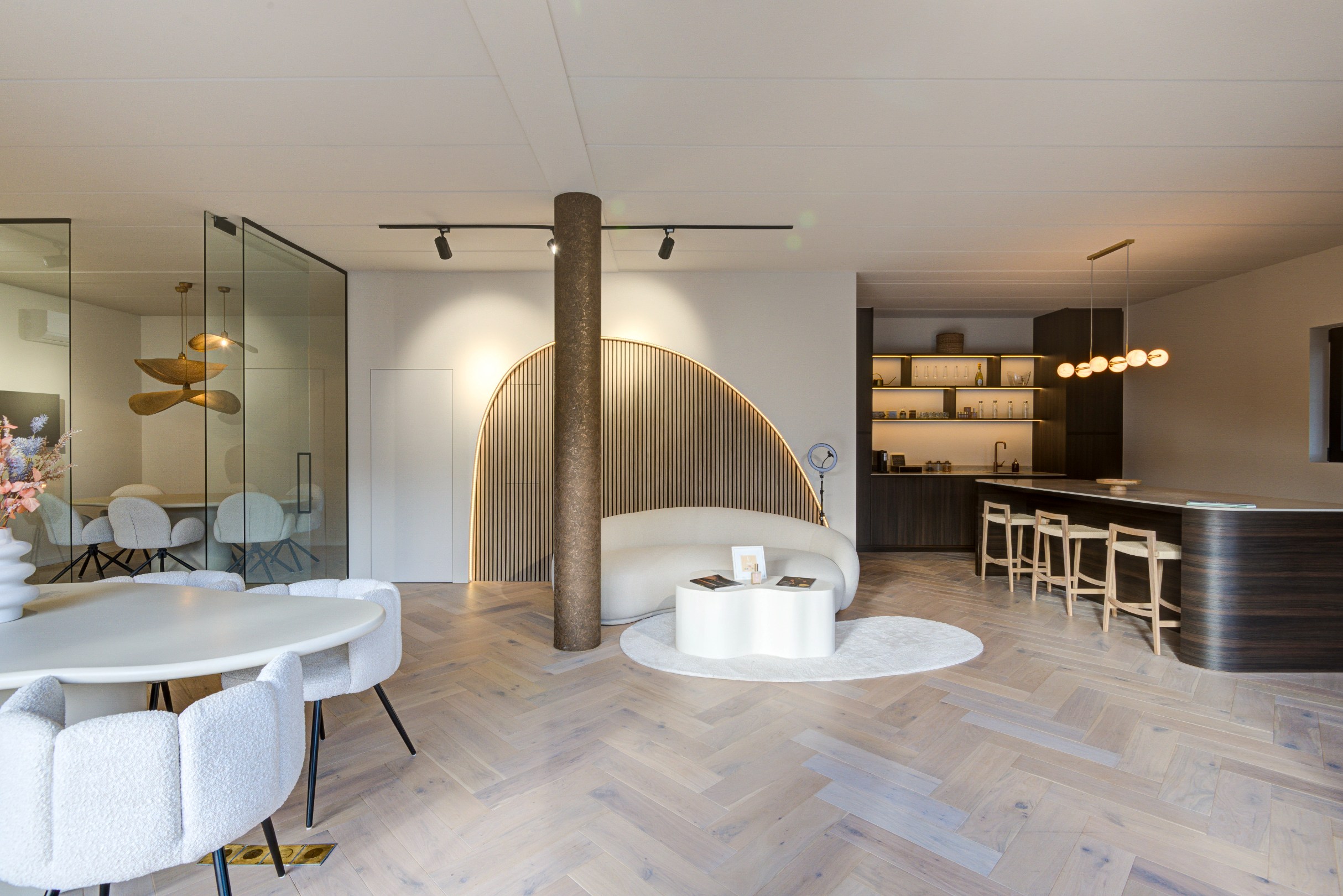 Modern &amp; High-End Kantoor met Luxe Afwerking en 5 Parkeerplaatsen - foto 2