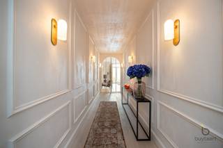 EXCLUSIEF VASTGOED:Ontdek deze adembenemende PENTHOUSE in het hartje van Schilde, waar stijl en luxe samenkomen in een harmonieus geheel.Prachtig en...