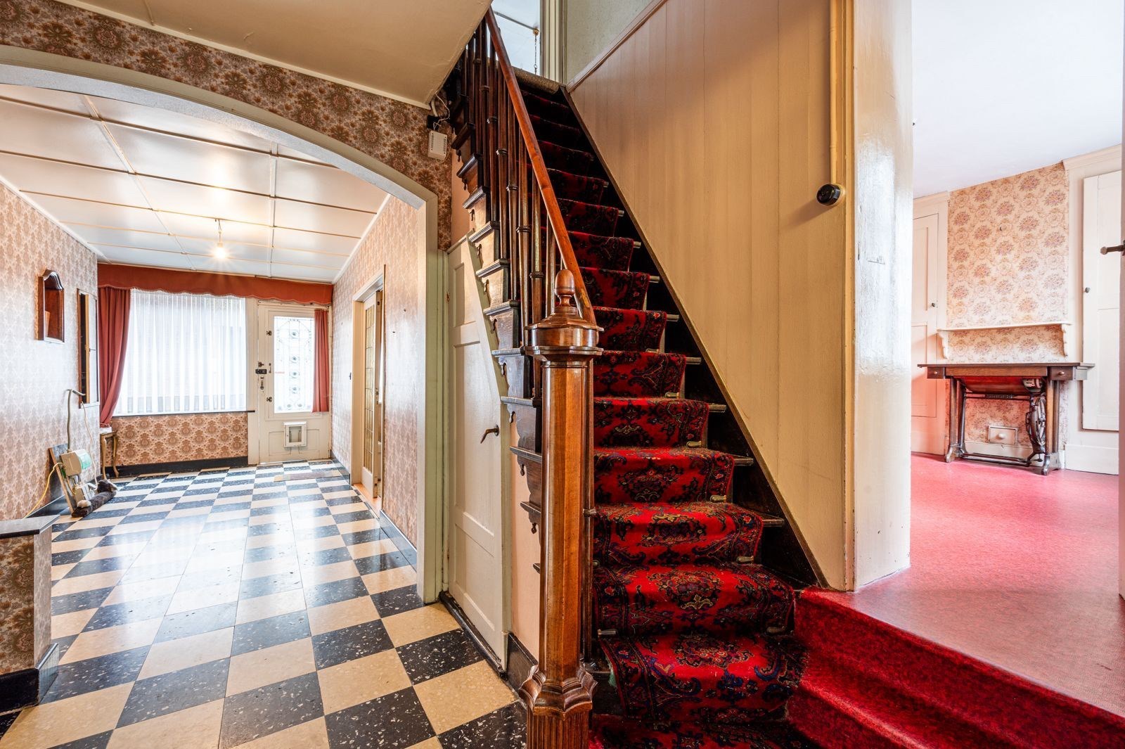 Ruime, te renoveren woning in het centrum van Eeklo - foto 4