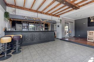 RUIM EN OP TE FRISSEN HANDELSHUIS THANS HORECAGEBOUW 198M² MET WOONST EN GROOT TERRAS 80M²ligging met veel passage en visibiliteit met vlotte...