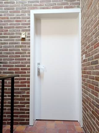 TE HUUR in Erembodegem, vernieuwd lichtrijk appartement met sfeervolle houtaccenten, gelegen op de 2de verdieping van een kleine residentie...