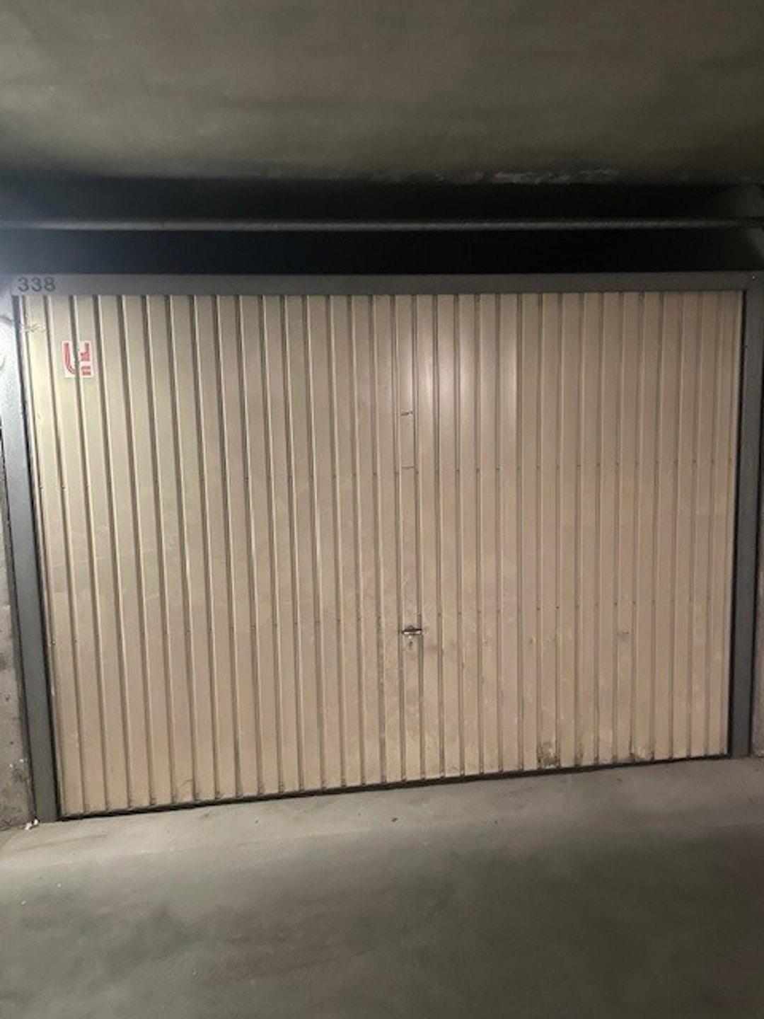 Garage for rent in Woluwe-Saint-Lambert - photo 2