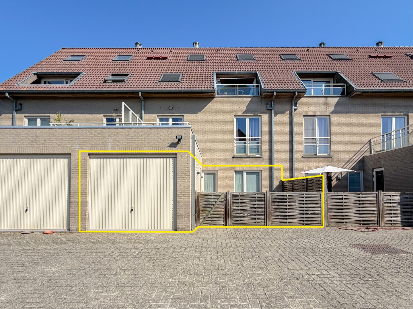 Te koop, Energiezuinig gelijkvloers appartement met 2 slaapkamers en aanpalende garage in het centrum van Waregem! - foto 2