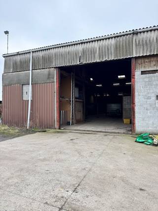 Loods gelegen te Koekelare, langs een mooie invalsweg tussen Torhout en Diksmuide. Elektriciteit voorzien. De onroerende voorheffing valt ten...