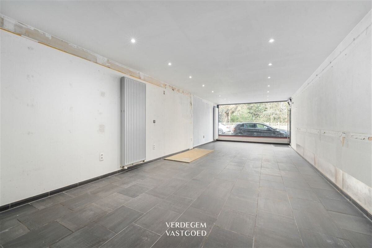 Handelsruimte of atelier met mooi woongedeelte in hartje Zelzate - foto 4