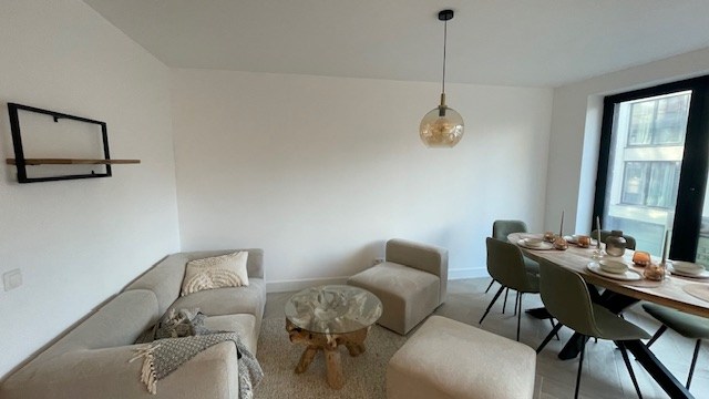 Mooi gerenoveerd, goed gelegen appartement met terras en 2 slaapkamers in Oostende - foto 3