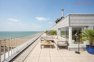 Exclusive penthouse, duplex apartment with fantastic views of the sea, dunes and hinterland for sale in Middelkerke. You are on the ninth and...