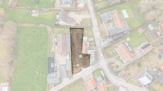 À la recherche d'un terrain de construction dans un endroit facilement accessible mais calme à Welden ? Ce terrain offre une belle opportunité...