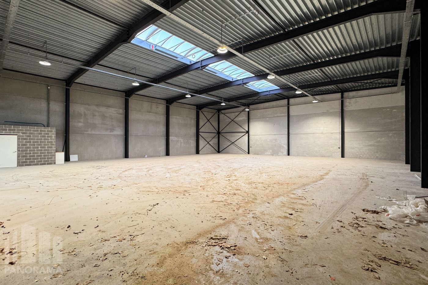 BEDRIJFSGEBOUW 1.722 m² OP EIGEN PERCEEL TE HUUR IN LIER - foto 5
