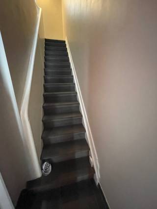 Het appartement bestaat uit:VER1:Ruime zonnige woonkamer met open volledig geïnstalleerde keuken;Berging met lavabo en eventueel toilet;VER2:Twee...