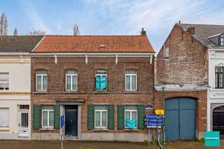 Deze voormalige dokterswoning in Merchtem is een prachtig historisch gebouw met een karakteristieke gevel. De woning ligt in het hart van het...