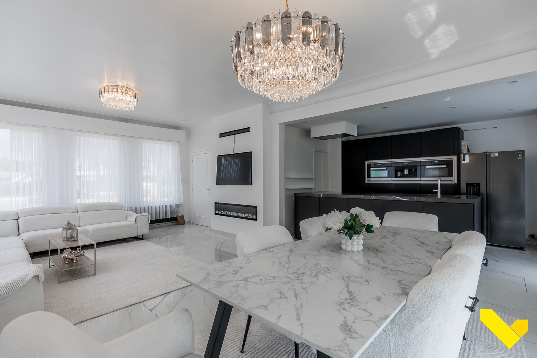 Prachtige villa met zwembad in een rustige straat. - foto 4