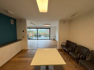 Te huur in het hart van Sint-Amands, met prachtig zicht op de kerk en de Schelde: deze karaktervolle en polyvalente duplexwoning met een...