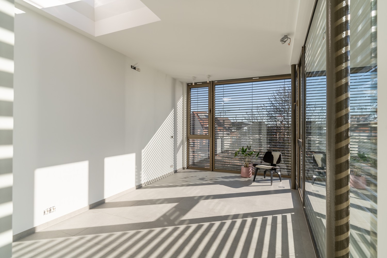 Volledig gerenoveerd 1-slaapkamerappartement met overdekt terras op de ring rond Leuven ! - foto 3