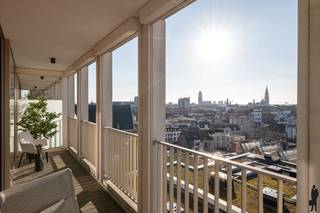 Luxueus wonen met panoramisch uitzicht nabij het EilandjeOntdek dit uitzonderlijk afgewerkte penthouse waar architectuur, licht en verfijning...