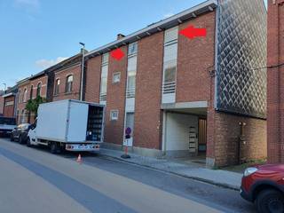 Op amper 10 minuten van Leuven en vlak bij het station van Wijgmaal (100m) vind je dit lichtrijke appartement op de 2de verdieping van een kleinschalig gebouw. Dankzij de uitstekende ligging is het perfect bereikbaar met de auto, fiets of het openbaar vervoer.<br />Dit appartement beschikt over:<br />2 comfortabele slaapkamers<br />Badkamer met moderne inloopdouche<br />Ruime living met veel lichtinval<br />Handige keuken met voldoende bergruimte<br />Aparte, ruime garage achteraan het gebouw, uitgerust met elektriciteit<br />!!! Verwarming is inbegrepen in de huurprijs!!!<br />Zo woon je zorgeloos en geniet je van een aangenaam binnenklimaat zonder onverwachte kosten.<br /><br />AFSPRAAK BEZOEK UITSLUITEND PER MAIL!