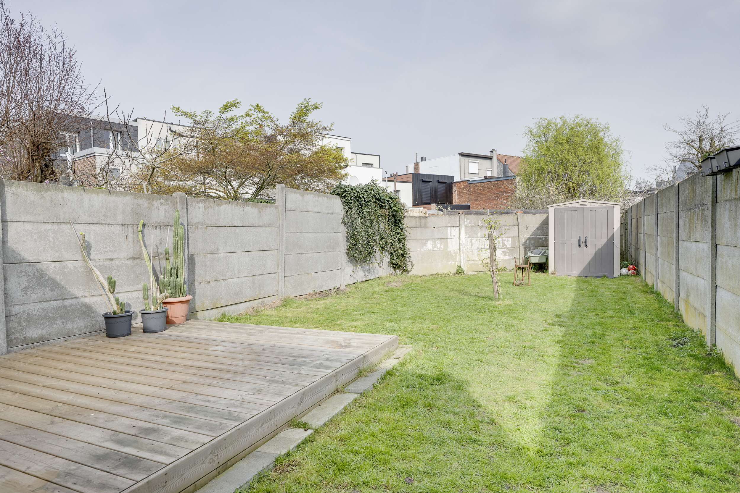 Witte gevel met tuin, véél ruimte en energetisch comfort - foto 2