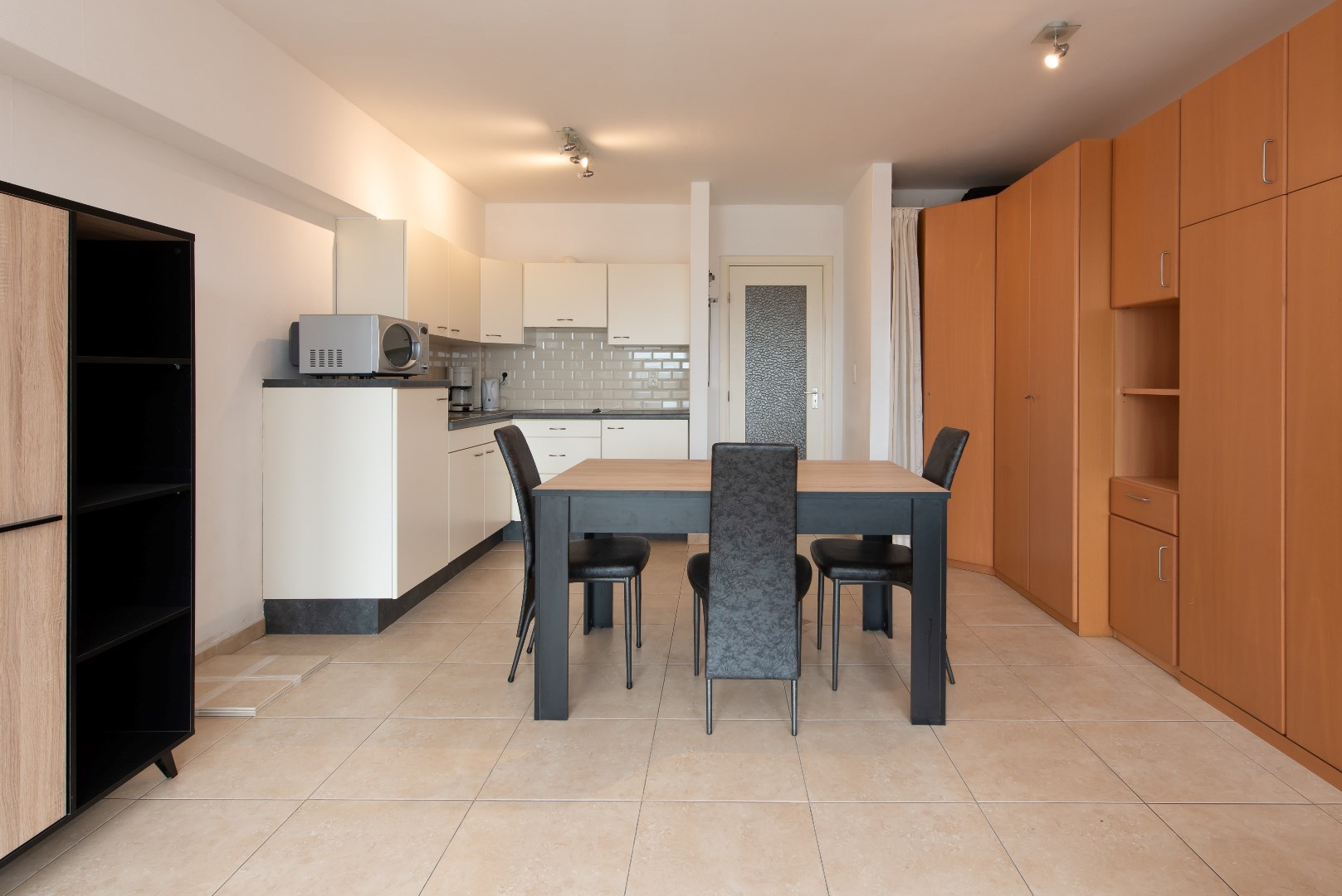 Gezellige lichtrijke studio in een kleine residentie te Raversijde - foto 4