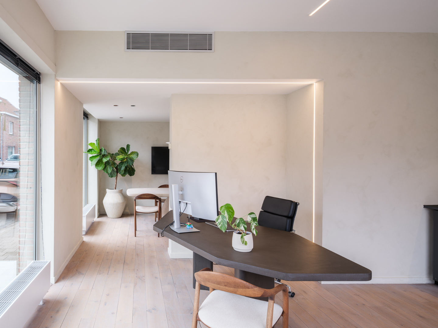 Maison de commerce avec des bureaux lumineux et un spacieux logement. - photo 4