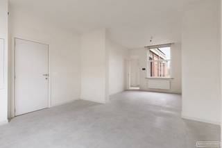 Ontdek deze gerenoveerde woning, ideaal gelegen vlakbij het centrum van Avelgem. Alles wat je nodig hebt ligt op wandelafstand: winkels,...