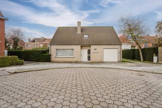 Découvrez cette maison à vendre à Courtrai, située dans le quartier prisé de Sainte-Élisabeth. Cette maison individuelle de 4 chambres est...