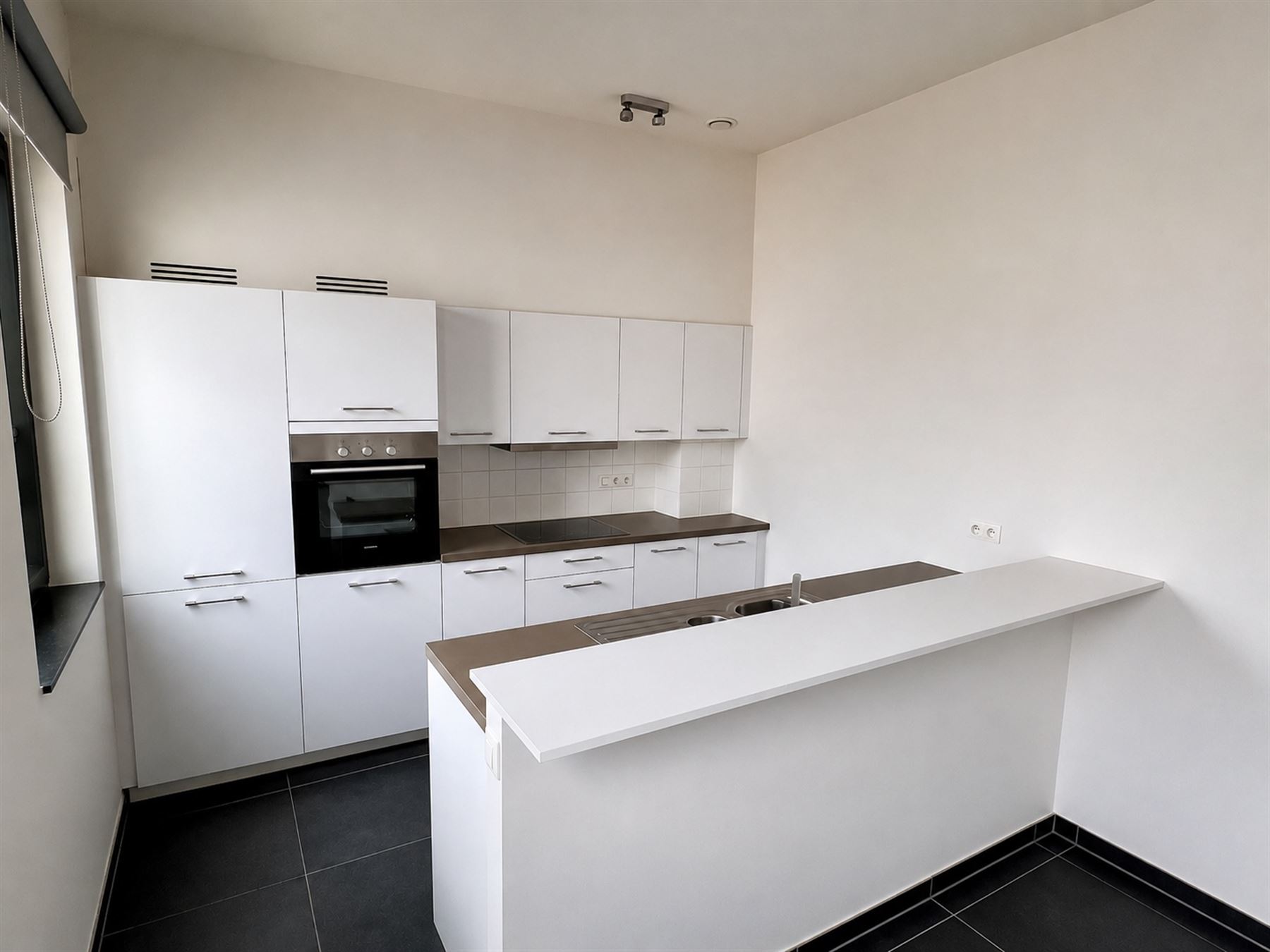 Comfortabel appartement met 2 slaapkamers nabij het station. - foto 2