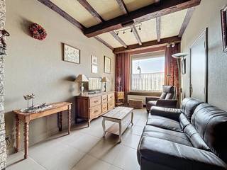 Mooi gelegen rijwoning in een rustige en landelijke omgeving, bestaande uit een ruime inkomhal, gezellige leefruimte met eet- en zithoek, ruime...