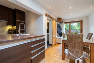 <p>Instapklare woning met 4 (slaap)kamers en mooie tuin in centrale ligging!</p><p>Op zoek naar een instapklare woning op een gunstige locatie? Deze charmante gezinswoning biedt een inkomhal met lichtrijke multifunctionele ruimte (hobbykamer, bureel...), gezellige leefruimte en aansluitend keuken met eetkamer en badkamer.</p><p>Op de eerste verdieping bevinden zich twee ruime slaapkamers, de tweede verdieping telt nog een extra slaapkamer en zolderberging.</p><p>Buiten geniet je van een onderhoudsvriendelijke tuin met een aangenaam terras. De tuin is volledig omheind en beschikt over een achterpoortje waar je uitkomt op een privé parking voor je wagen. Bovendien is er een bijgebouw aanwezig, ideaal als extra opslagruimte.</p><p>Wil je deze woning bezoeken bel dan 016/90 10 21 of mail info@future-home.be.<br />Wens je een gratis schatting? Vergeet dan zeker geen contact met ons op te nemen!</p><p>Woongebied, Geen vergunning, Geen verkavelingsvergunning, Geen dagvaarding, Geen voorkooprecht</p>