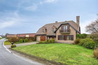 Gelegen in doodlopende straat te St. Kat. Waver prachtige 5 slaapkamer villa.Op de gelijkvloerse verdieping riante living (60 m²), volledig...