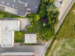 Roeselare-Brugsesteenweg. BOUWGROND + VERGUNDE PLANNEN voor het bouwen van privatieve LOODS 486m2 & LOFT.  Unieke ontwikkelingszone op uitstekende...