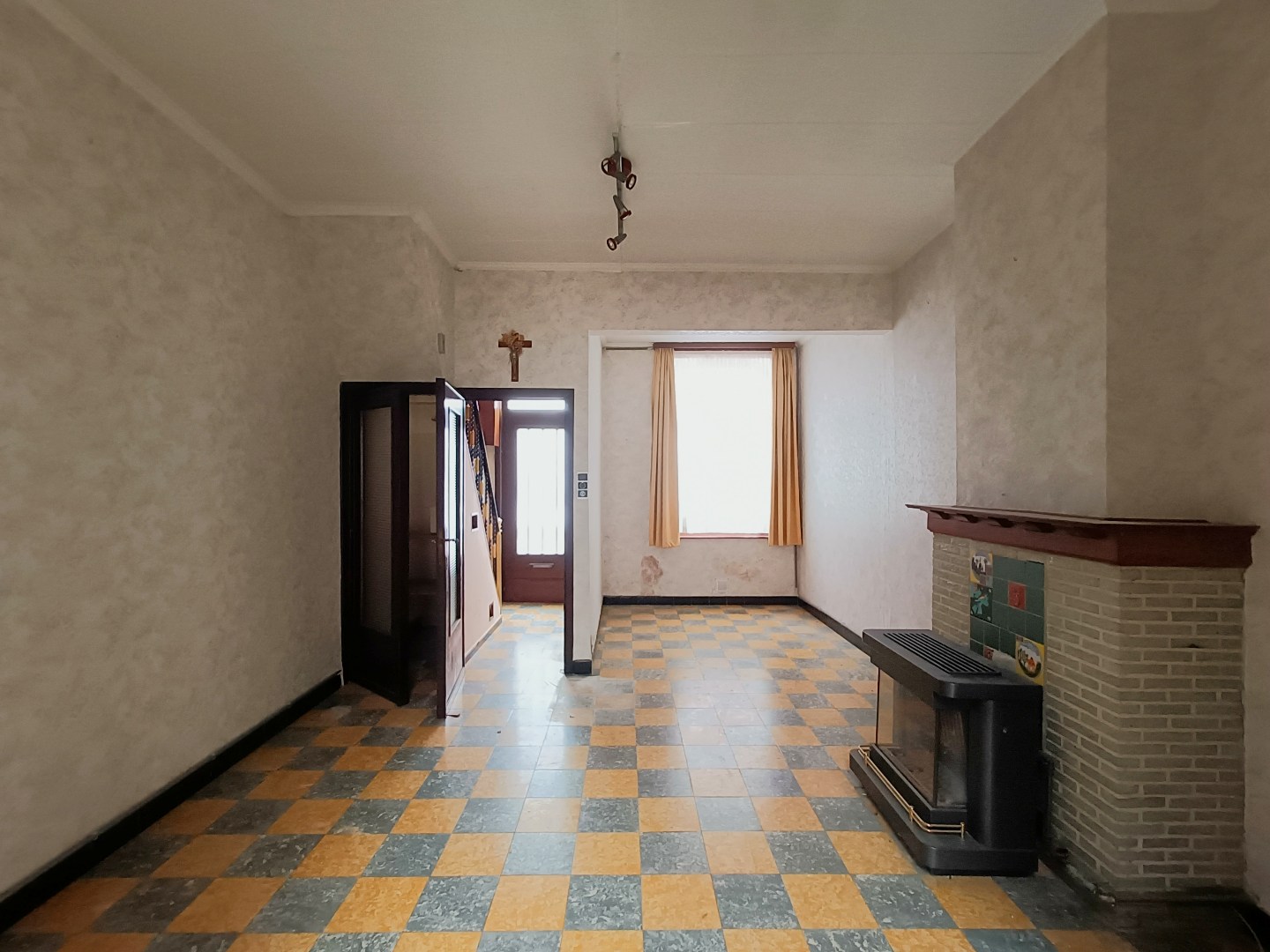 Renovated, bright house with city courtyard in the heart of Assebroek. - photo 2