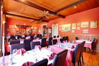 Sfeervol horecapand met een riante feestzaal en mooie woonst in het centrum van 's Gravenvoeren. Dit pand is gelegen op een zijstraat van...