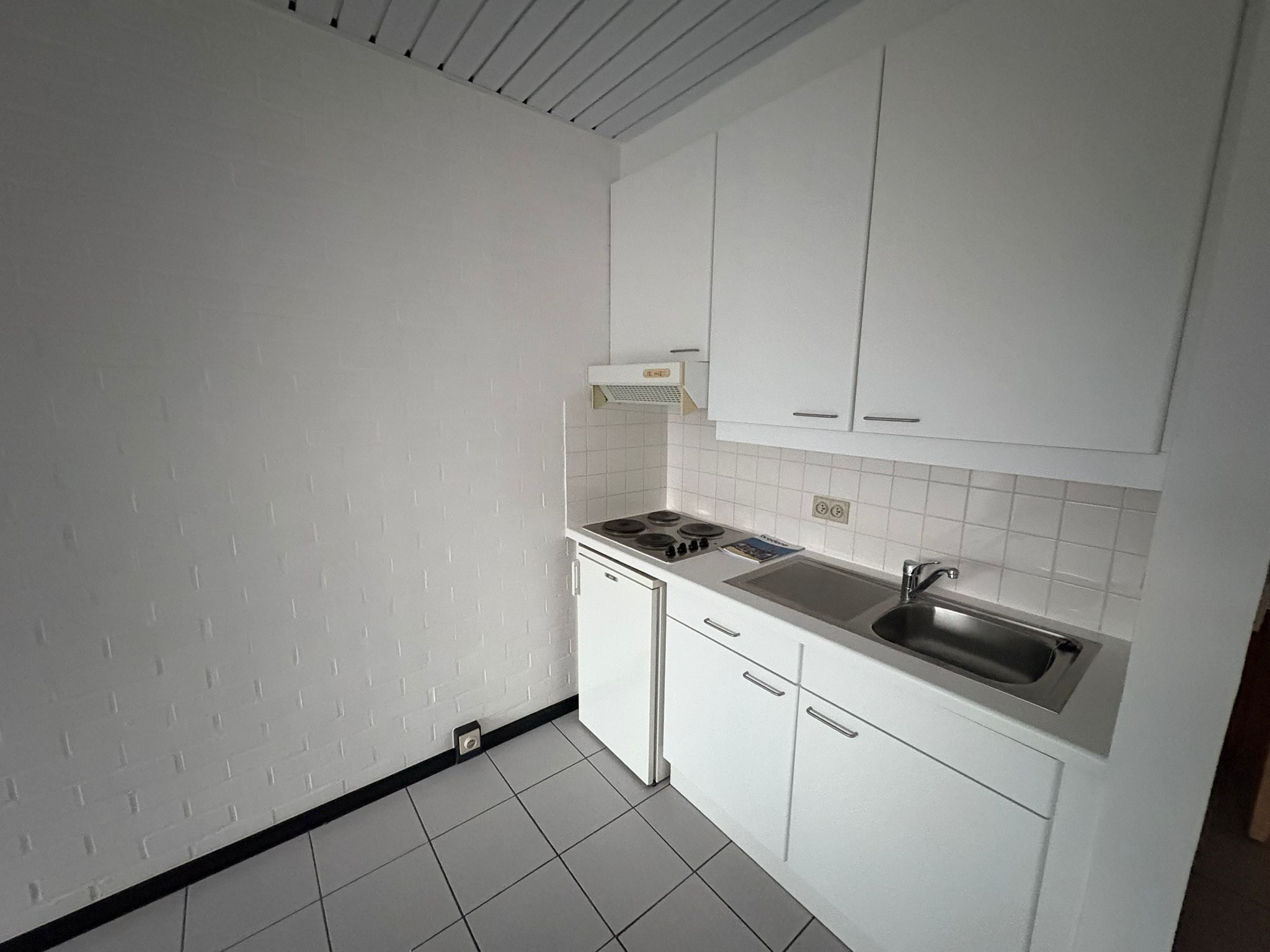 Knusse studio te huur vlak bij invalswegen en openbaar vervoer te Bredene! - foto 3