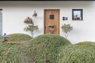 This charming, detached house, built on a 775m² plot, is located in a cul-de-sac (Sint-Ritastraat). In addition to an idyllic location in...