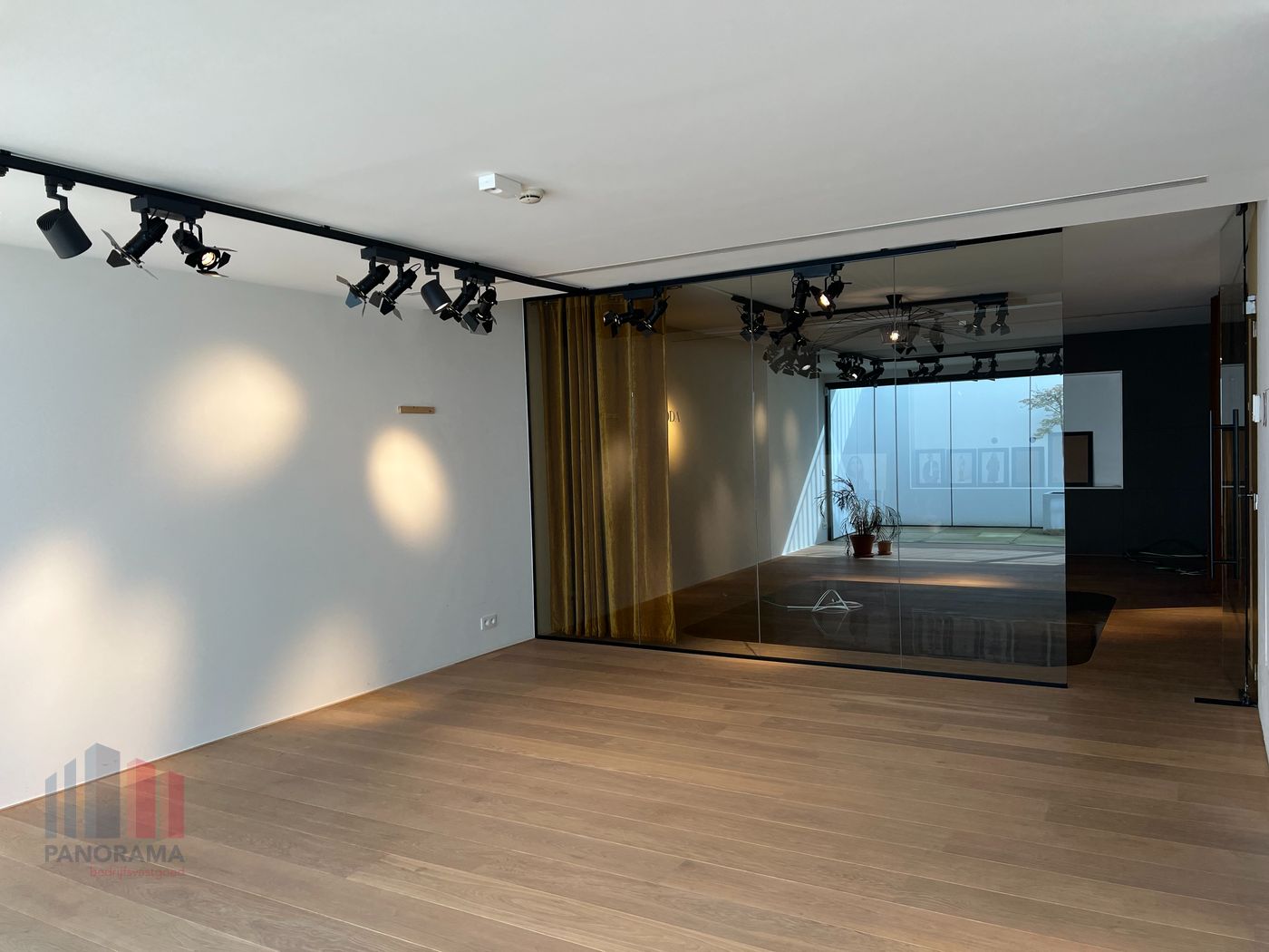 Salles polyvalentes/bureaux de 364 à 967 m² à proximité de l'autoroute E40. - photo 2