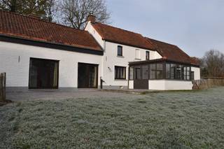 Century21ImmoNero proposes this spacious, charming house in Saint-Agatha-Rode, enjoying a beautiful views and with living area of 222m² + Garage...