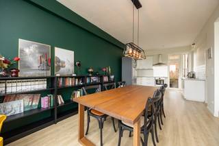 Op de 4de verdieping bevindt zich dit perfect onderhouden en instapklare appartement van 92 m² met 2 slaapkamers en een gunstig EPC-label C.De...