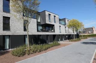 Ben je op zoek naar een luxueus afgewerkt en ruim appartement, in een residentie met architecturale uitstraling? Dan is dit 2 slaapkamer...