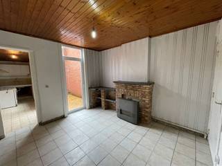 <p><span>Propriété calme : Entrée - cour avant - living - nouvelle cuisine - salle de bain - 2 chambres - grenier - cave - cour - EPC 427 kWh/m³ uc 3047284 - Libre actuellement. Pour info ou visite, appelez 056.21.58.00 ou www.immo-lvb.be, allez à la propriété et prenez rendez-vous via le calendrier.</span></p>