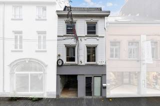 Pour plus d'informations ou pour une visite, appelez le 054 69 39 39 - Ce bâtiment commercial offre un énorme potentiel. Les espaces ont...